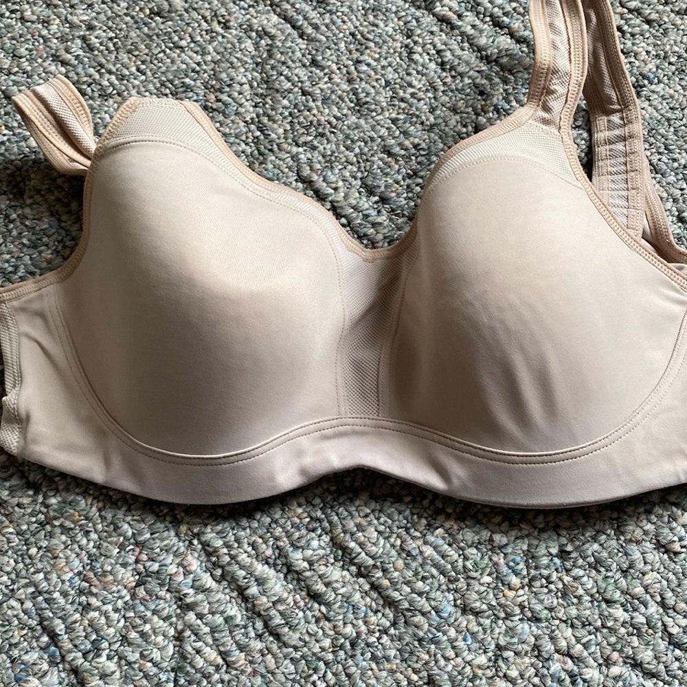 Wacoal Convertible Sports Bra Nude 32DDD